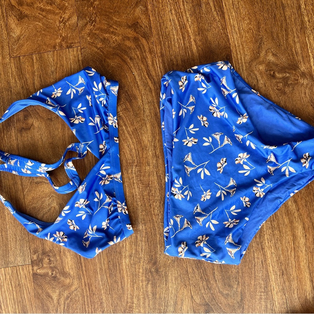 Patagonia Womens Swim (Bottom Turn Top and Sunrise Sliders Bottoms)